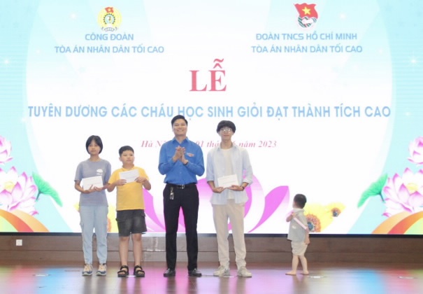 Các cấp Công đoàn tỉnh Lạng Sơn góp phần bảo vệ và chăm sóc, giáo dục trẻ em Các cấp Công đoàn tỉnh Lạng Sơn góp phần bảo vệ và chăm sóc, giáo dục trẻ em