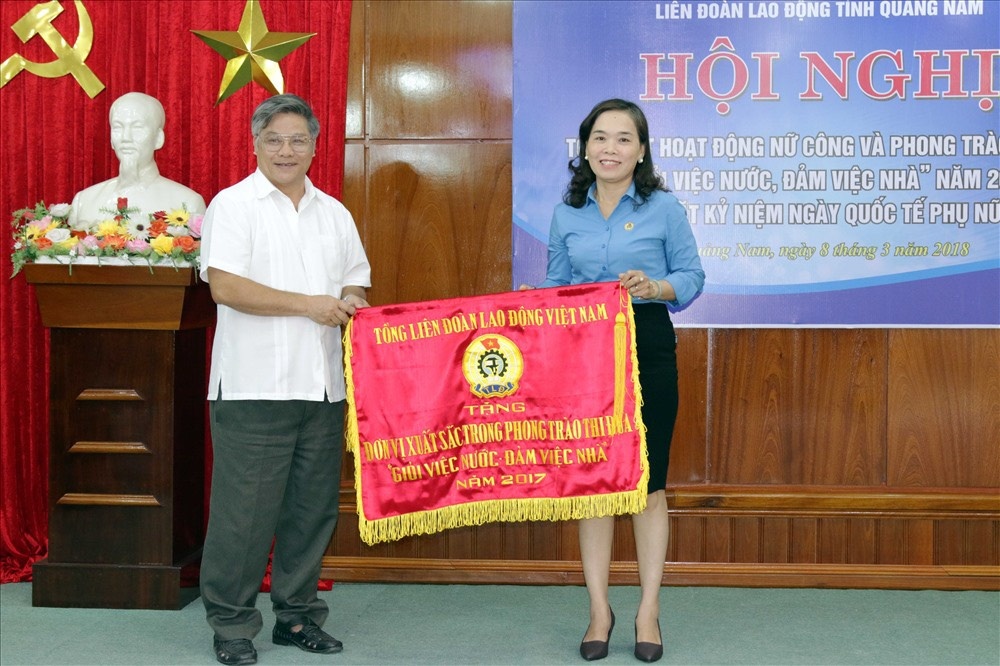 Nâng cao kỹ năng là vấn đề quan trọng nhất của cán bộ công đoàn ở các công ty Nâng cao kỹ năng là vấn đề quan trọng nhất của cán bộ công đoàn ở các công ty
