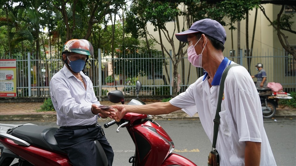 Chuyện về những phận đời đi “bán giấc mơ”