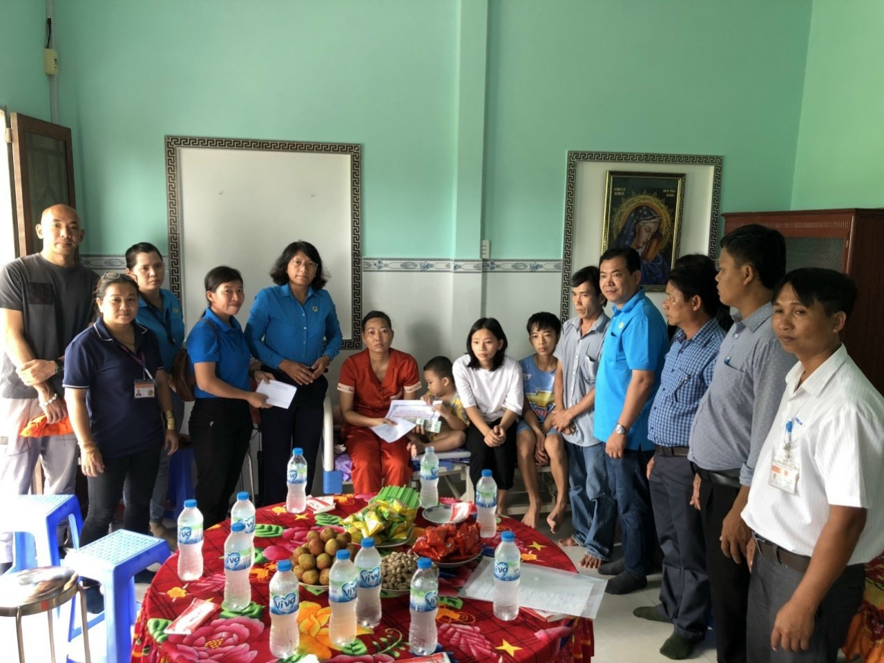 Long An: Tặng quà, hỗ trợ đoàn viên, NLĐ mắc bệnh hiểm nghèo, bị TNLĐ Long An: Tặng quà, hỗ trợ đoàn viên, NLĐ mắc bệnh hiểm nghèo, bị TNLĐ