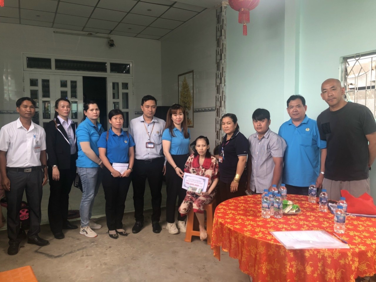 Long An: Tặng quà, hỗ trợ đoàn viên, NLĐ mắc bệnh hiểm nghèo, bị TNLĐ Long An: Tặng quà, hỗ trợ đoàn viên, NLĐ mắc bệnh hiểm nghèo, bị TNLĐ
