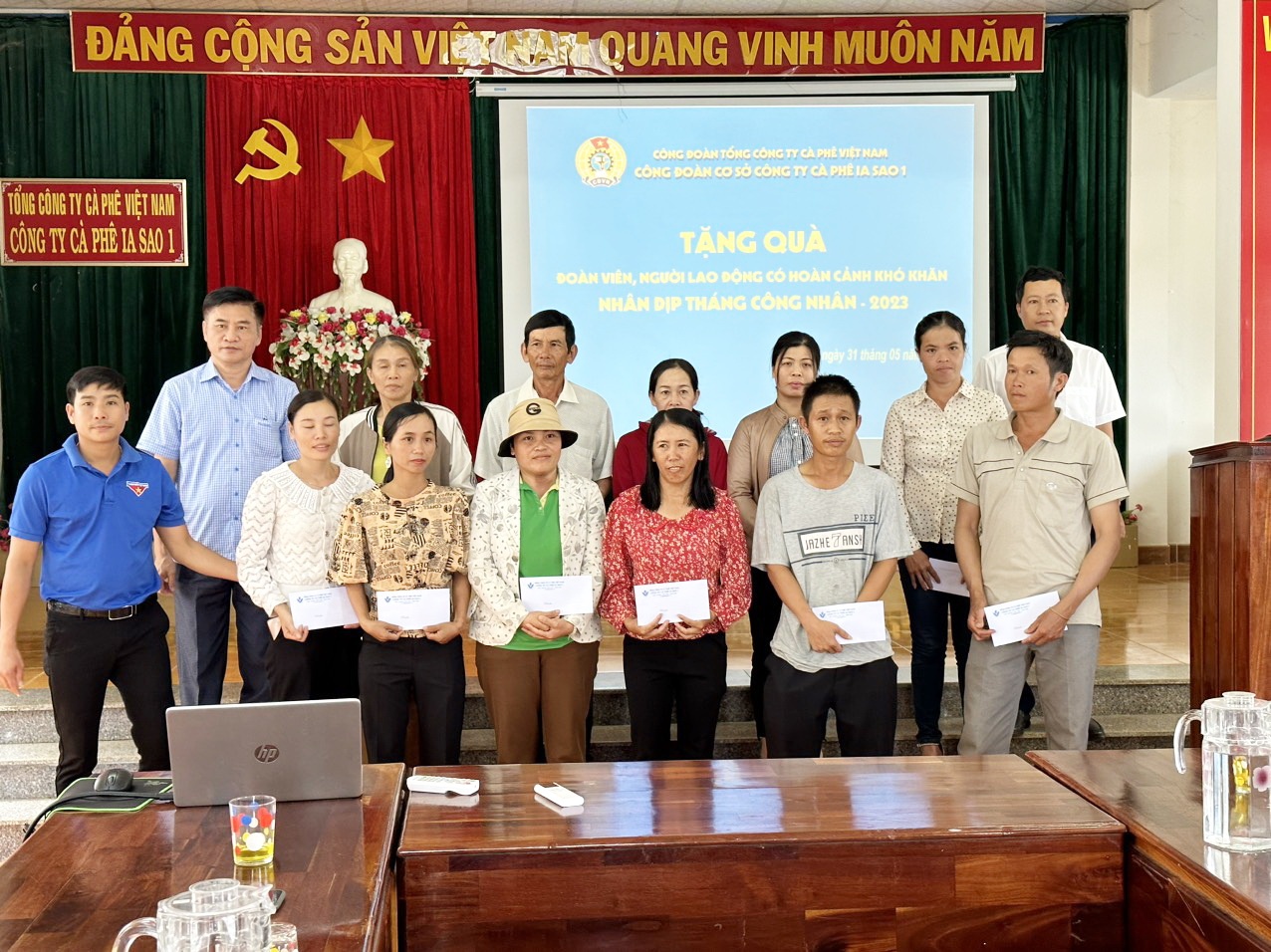 Chăm lo thiết thực cho công nhân làm cà phê trong “Tháng Công nhân”