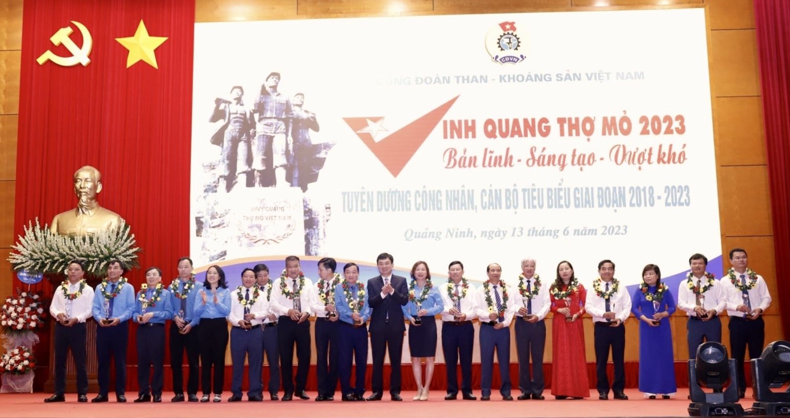 Lãnh đạo Tập đoàn TKV và Tổng LĐLĐ Việt Nam trao tặng danh hiệu Vinh quang thợ mỏ 2023: Khơi dậy phong trào thi đua yêu nước của người thợ mỏ TKV