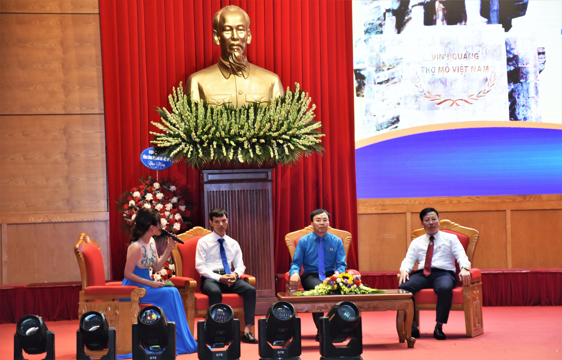 Những cá nhân tiêu biểu tham gia giao lưu lại Chương trình. ẢNh: Duy Minh. Những cá nhân tiêu biểu tham gia giao lưu lại Chương trình. ẢNh: Duy Minh.