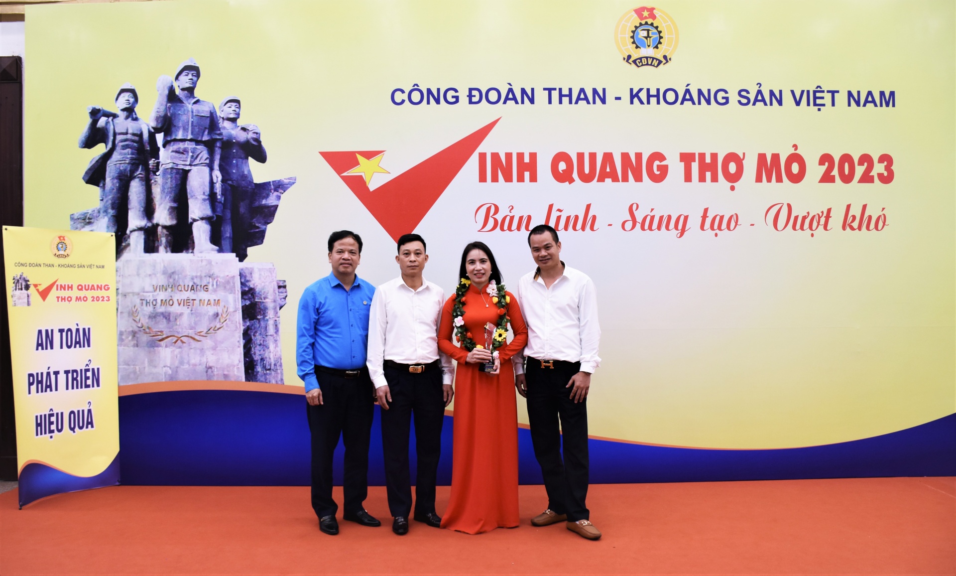 Nữ cán bộ công đoàn tiêu biểu của Công ty Cổ phần Chế tạo máy - Vinacomin. Ảnh: Duy Minh. Nữ cán bộ công đoàn tiêu biểu của Công ty Cổ phần Chế tạo máy - Vinacomin. Ảnh: Duy Minh.