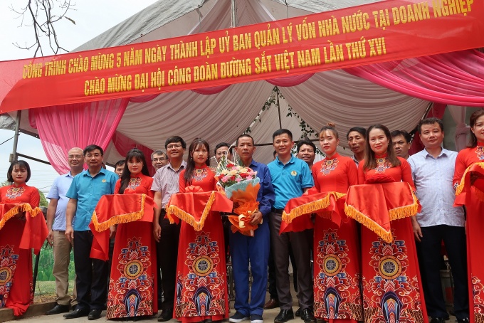 Bàn giao nhà tình thương cho gia đình công nhân đường sắt Bàn giao nhà tình thương cho gia đình công nhân đường sắt