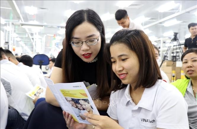 Bài 16: Thách thức và giải pháp đổi mới hoạt động nữ công công đoàn trong tình hình mới