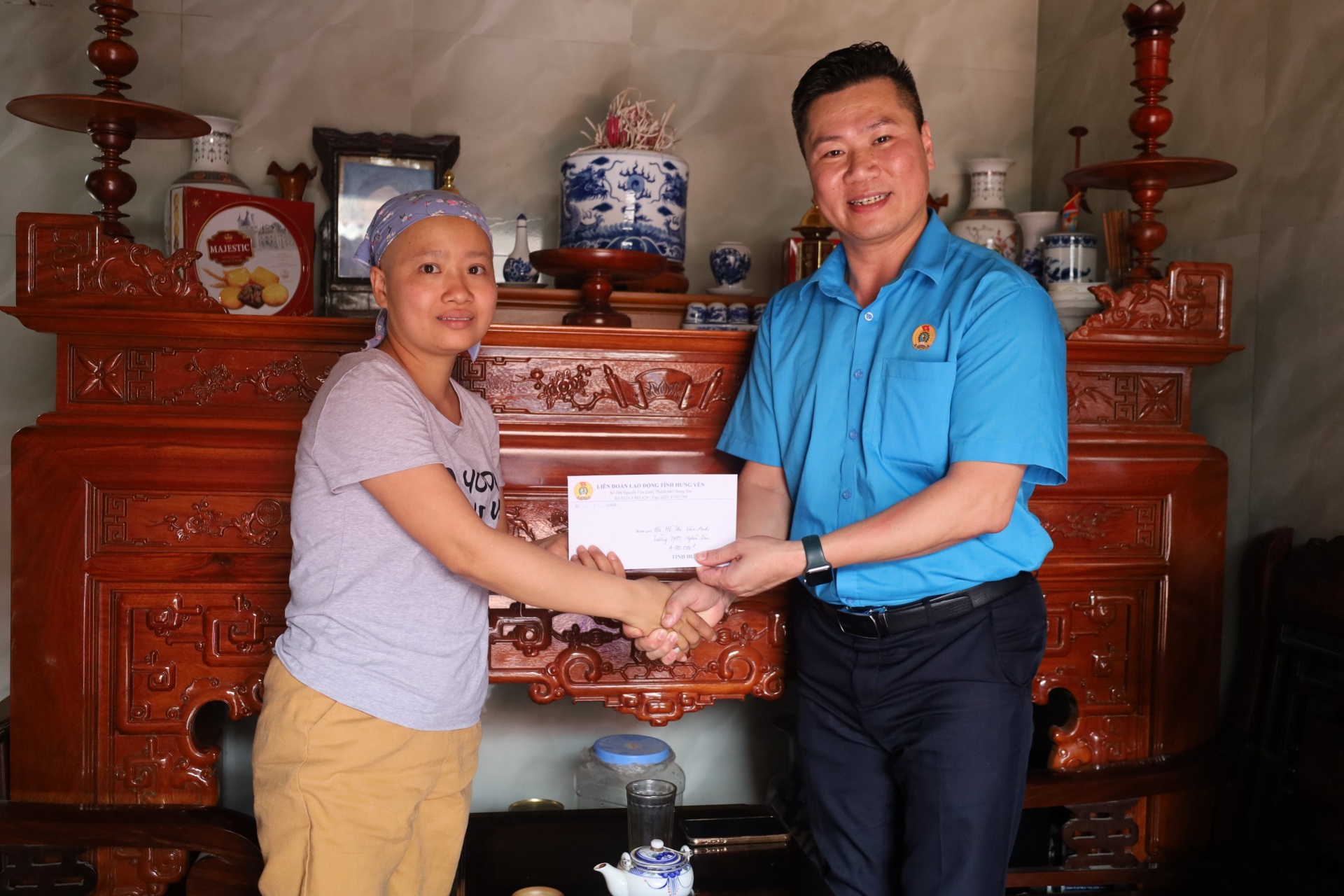 Hưng Yên: Động viên, trao quà cho đoàn viên, người lao động bị mắc bệnh hiểm nghèo