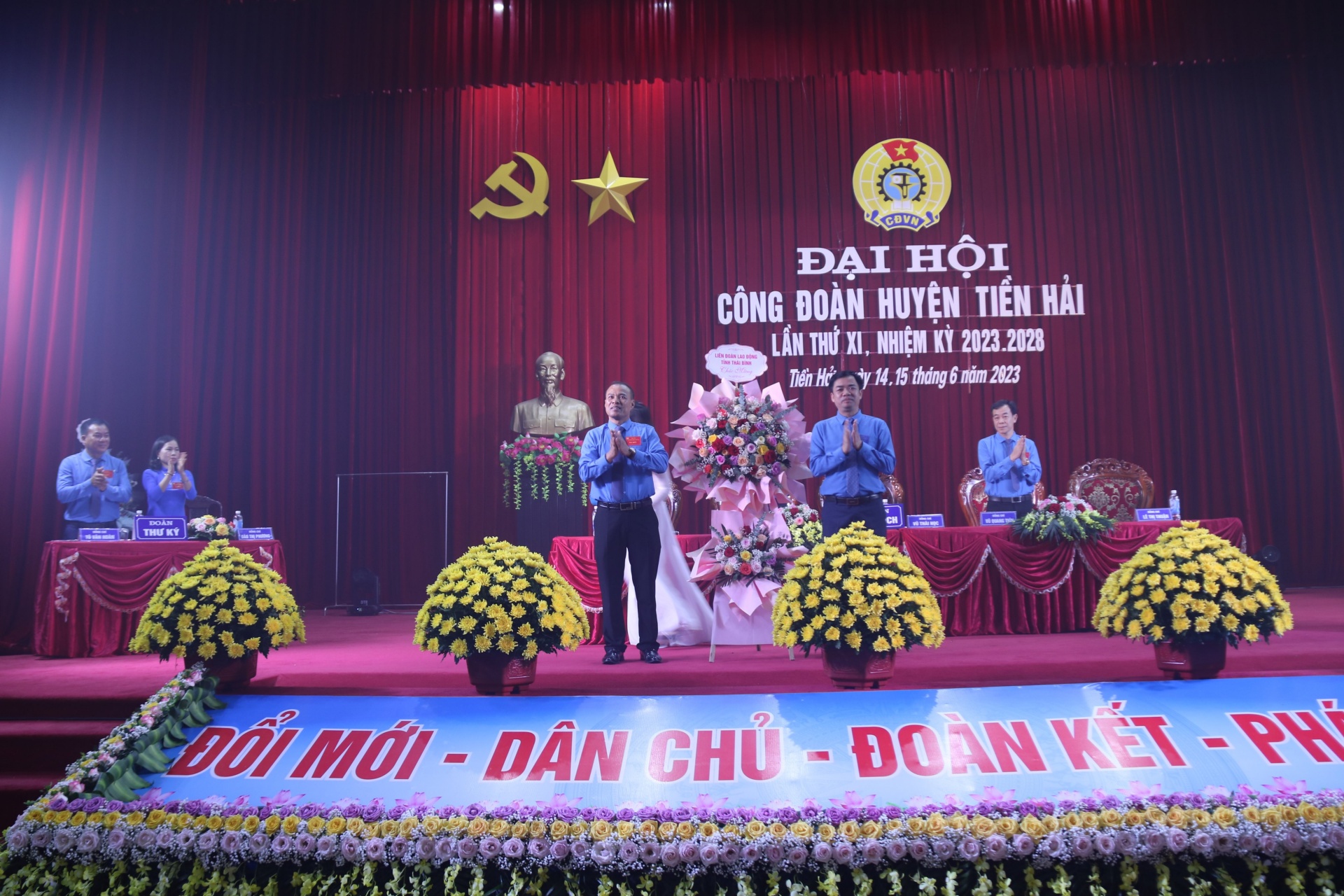 Công đoàn huyện Tiền Hải thực hiện tốt công tác phát triển đoàn viên và thành lập CĐCS