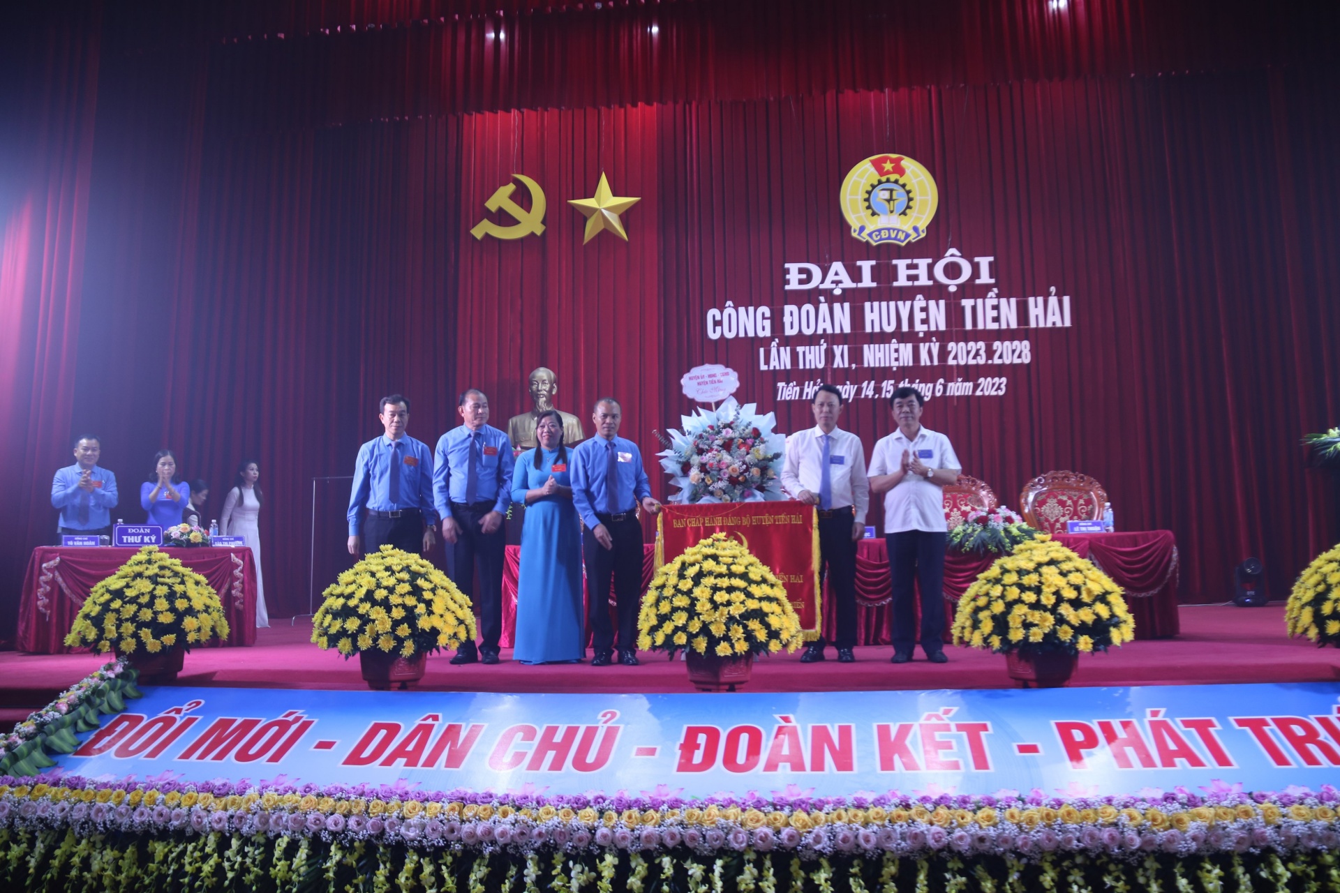 Công đoàn huyện Tiền Hải thực hiện tốt công tác phát triển đoàn viên và thành lập CĐCS