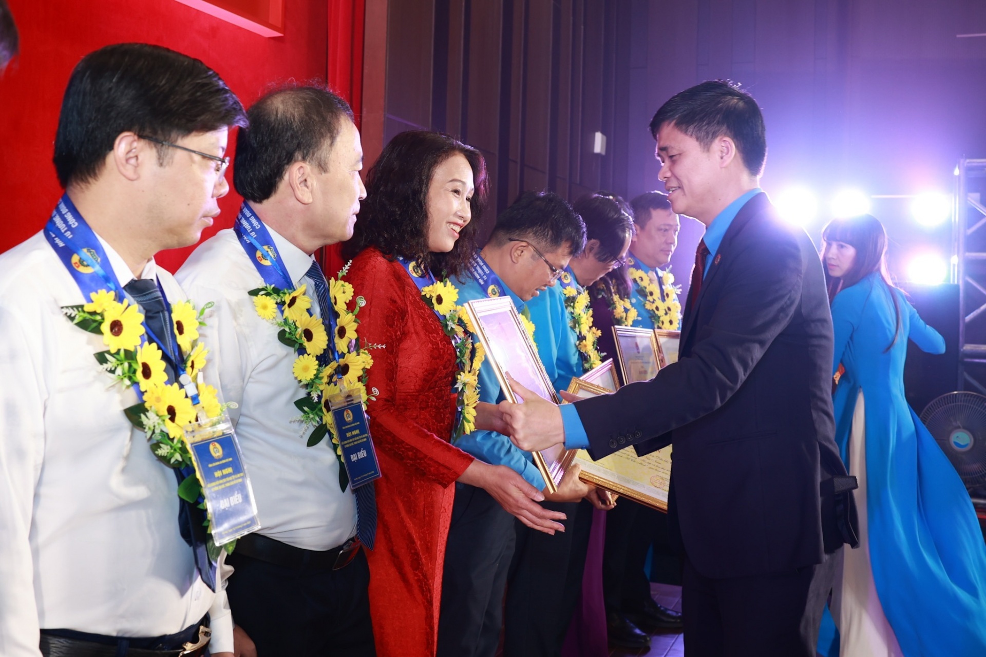 Đẩy mạnh học tập và làm theo Bác trong công nhân lao động