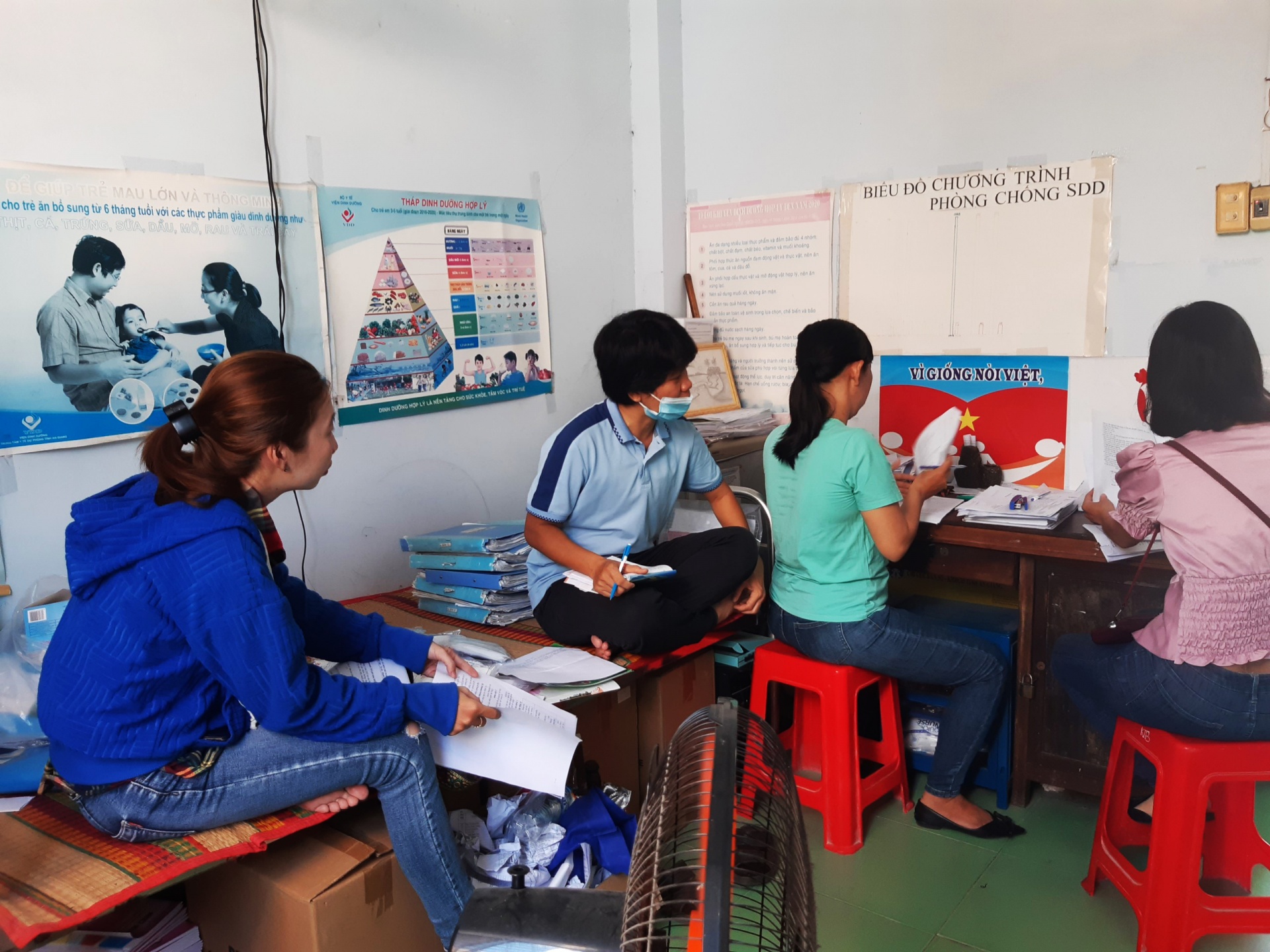 Bộ trưởng Bộ Y tế trả lời về phụ cấp của cán bộ dân số