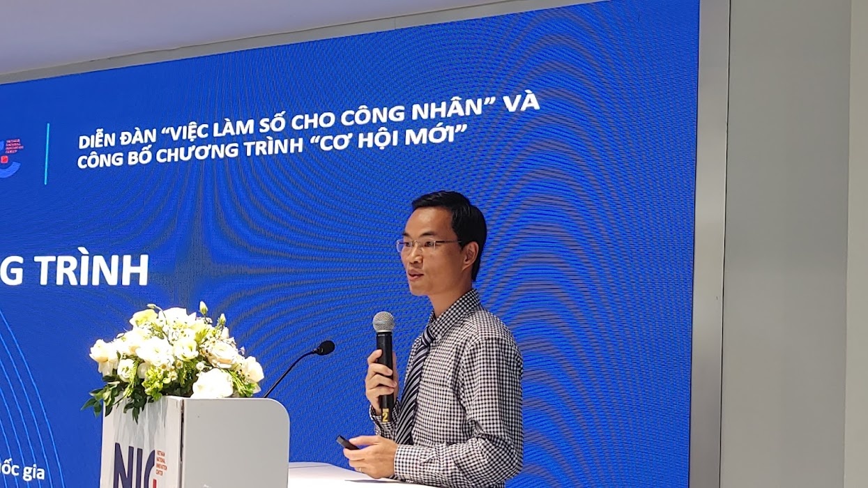 Cơ hội “vàng” cho công nhân, người lao động tiếp cận thị trường lao động số
