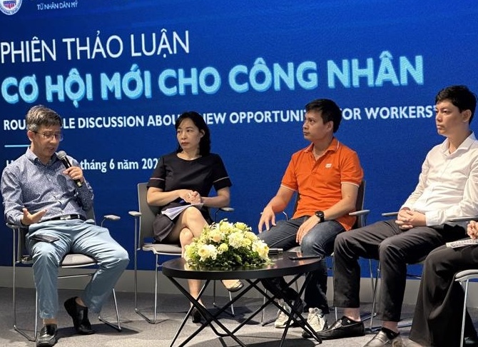Cơ hội “vàng” cho công nhân, người lao động tiếp cận thị trường lao động số