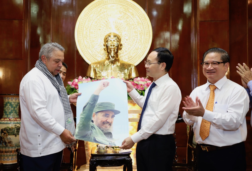 Phó Chủ tịch Tổng LĐLĐ Việt Nam tiếp Đoàn đại biểu cấp cao Cuba Phó Chủ tịch Tổng LĐLĐ Việt Nam tiếp Đoàn đại biểu cấp cao Cuba