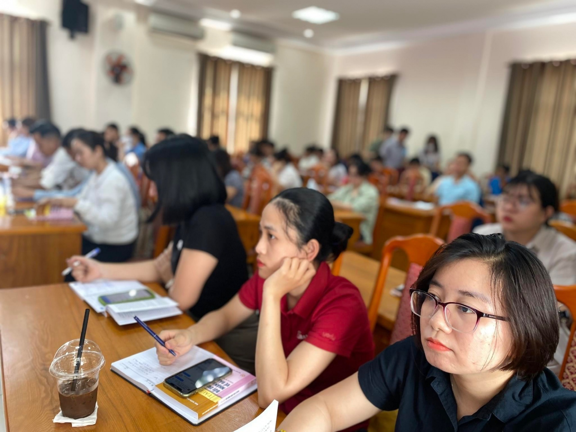 Từ năm 2020 đến nay, Đảng bộ Khu CNC và các KCN Đà Nẵng đã tổ chức bồi dưỡng cho 866 người là lãnh đạo doanh nghiệp, đoàn viên, công nhân lao động. Ảnh: PHAN NGUYÊN Từ năm 2020 đến nay, Đảng bộ Khu CNC và các KCN Đà Nẵng đã tổ chức bồi dưỡng cho 866 người là lãnh đạo doanh nghiệp, đoàn viên, công nhân lao động. Ảnh: PHAN NGUYÊN