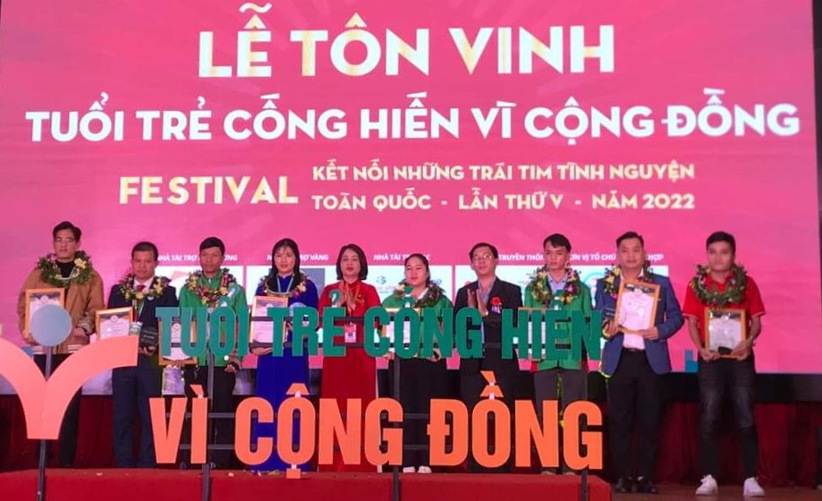 “Sứ giả đỏ” trên những nẻo đường thiện nguyện “Sứ giả đỏ” trên những nẻo đường thiện nguyện