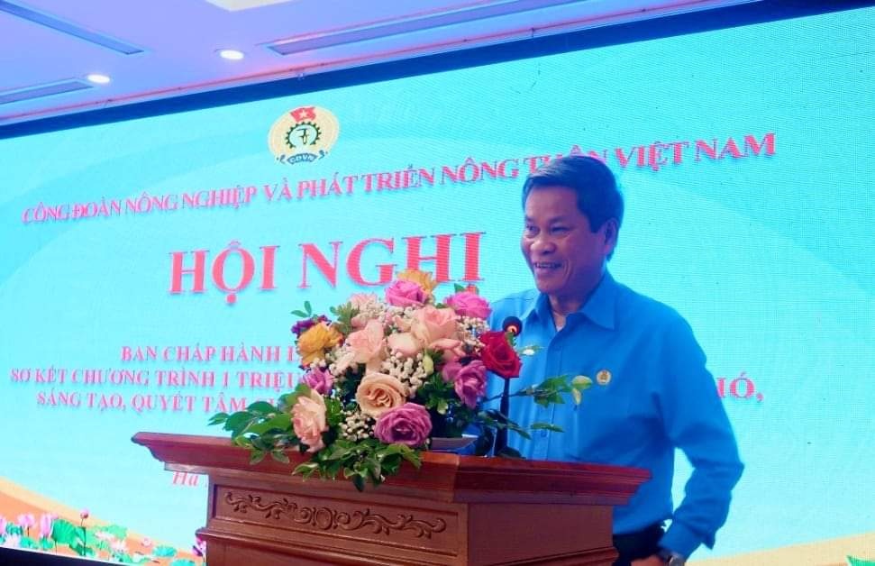 Cán bộ, ĐV Công đoàn Nông nghiệp và PTNT Việt Nam thi đua hoàn thành xuất sắc nhiệm vụ Cán bộ, ĐV Công đoàn Nông nghiệp và PTNT Việt Nam thi đua hoàn thành xuất sắc nhiệm vụ