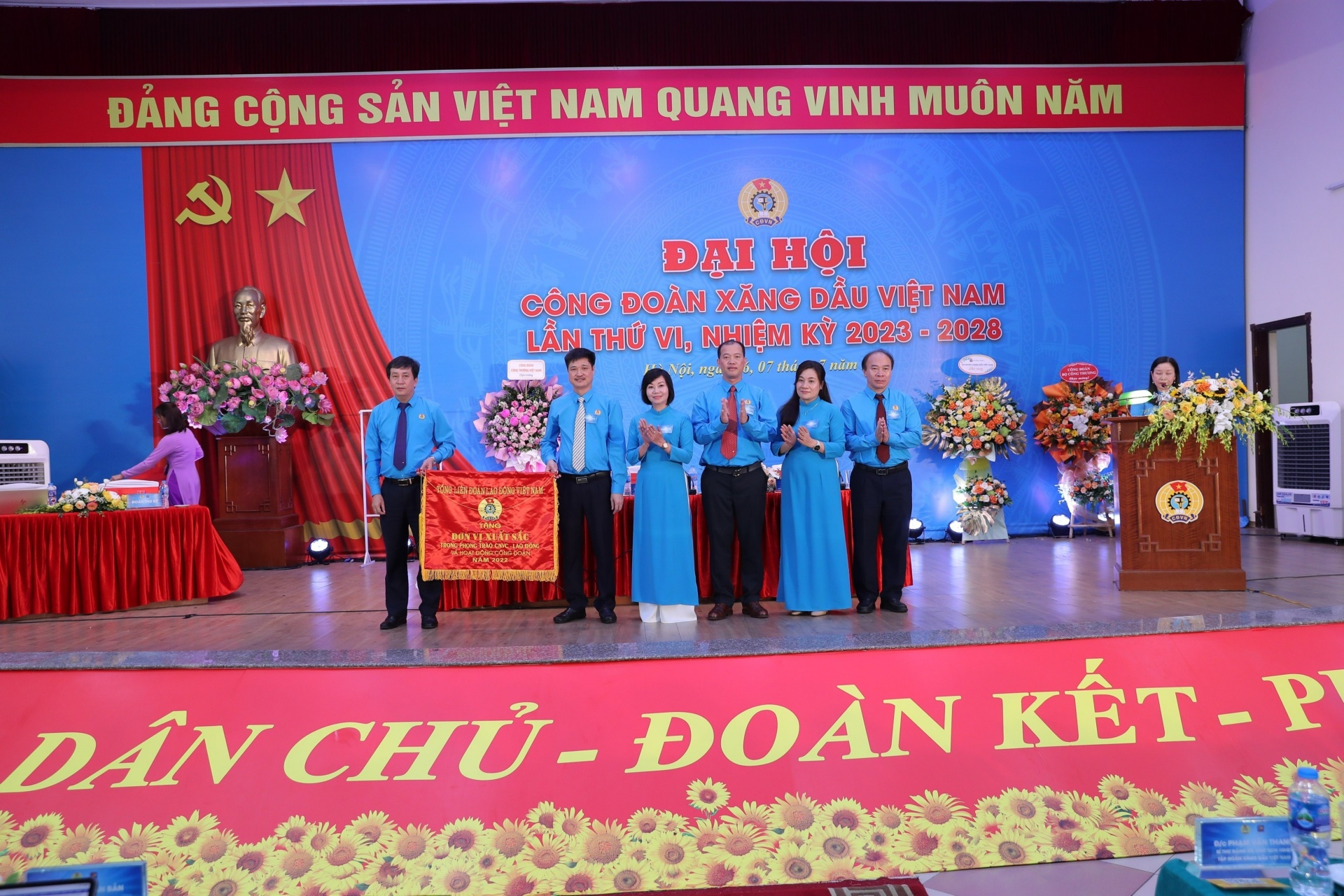 Công đoàn Xăng dầu Việt Nam: Sẵn sàng cho một nhiệm kỳ nhiều đột phá Công đoàn Xăng dầu Việt Nam: Sẵn sàng cho một nhiệm kỳ nhiều đột phá
