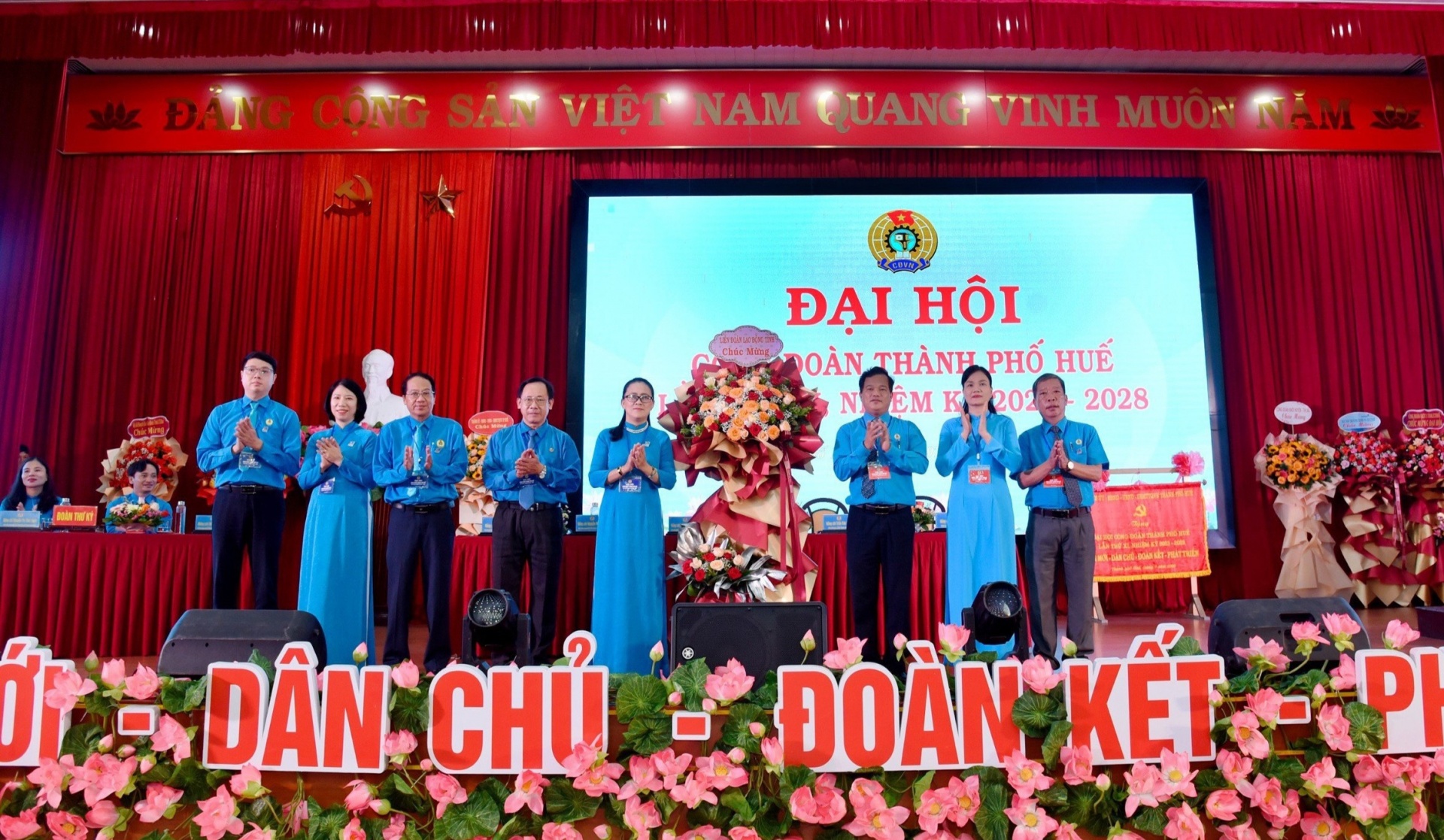 Công đoàn TP. Huế: Nhiệm kỳ mới hướng về cơ sở, đặt lợi ích đoàn viên lên hàng đầu Công đoàn TP. Huế: Nhiệm kỳ mới hướng về cơ sở, đặt lợi ích đoàn viên lên hàng đầu