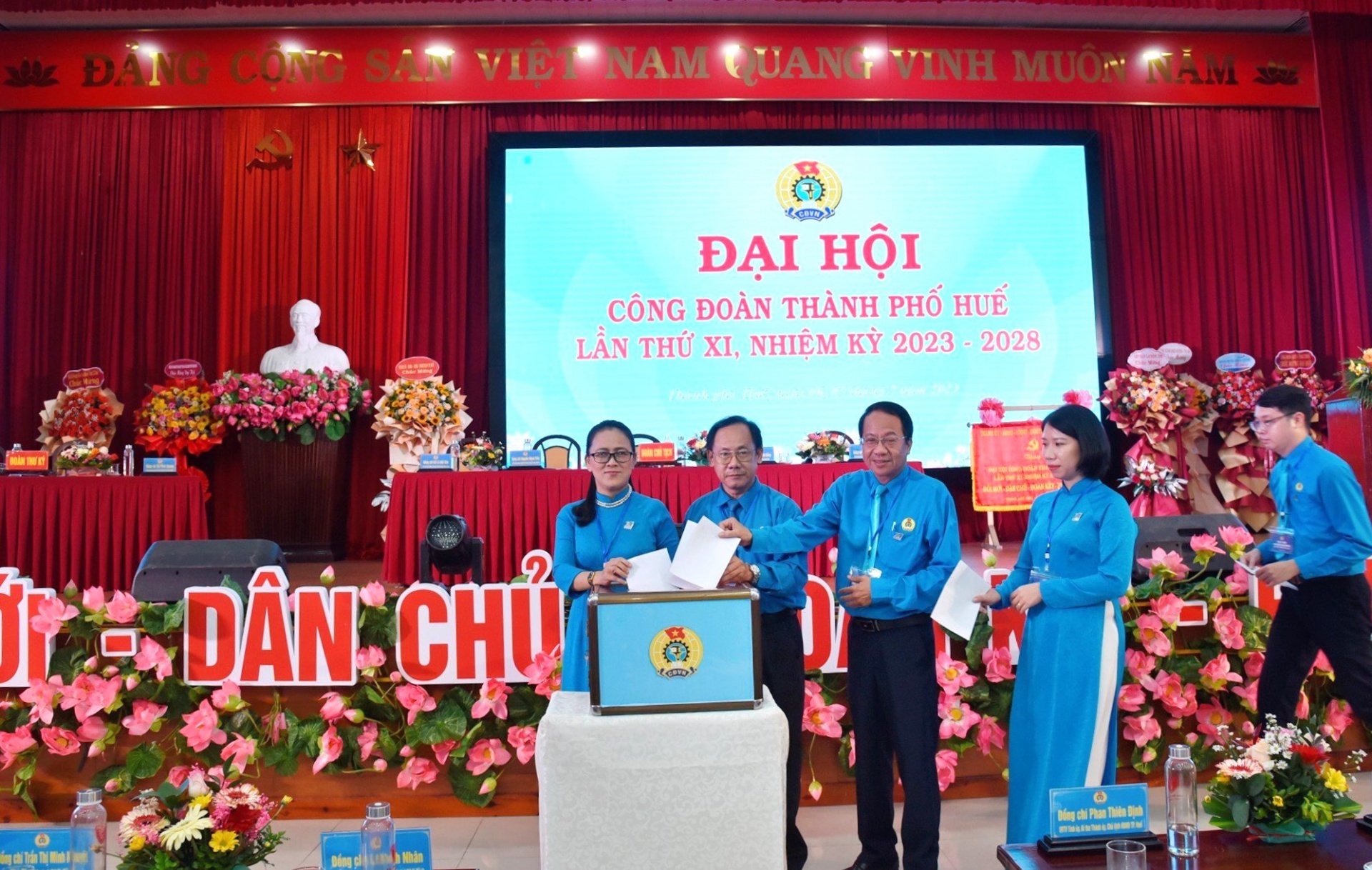 Công đoàn TP. Huế: Nhiệm kỳ mới hướng về cơ sở, đặt lợi ích đoàn viên lên hàng đầu Công đoàn TP. Huế: Nhiệm kỳ mới hướng về cơ sở, đặt lợi ích đoàn viên lên hàng đầu