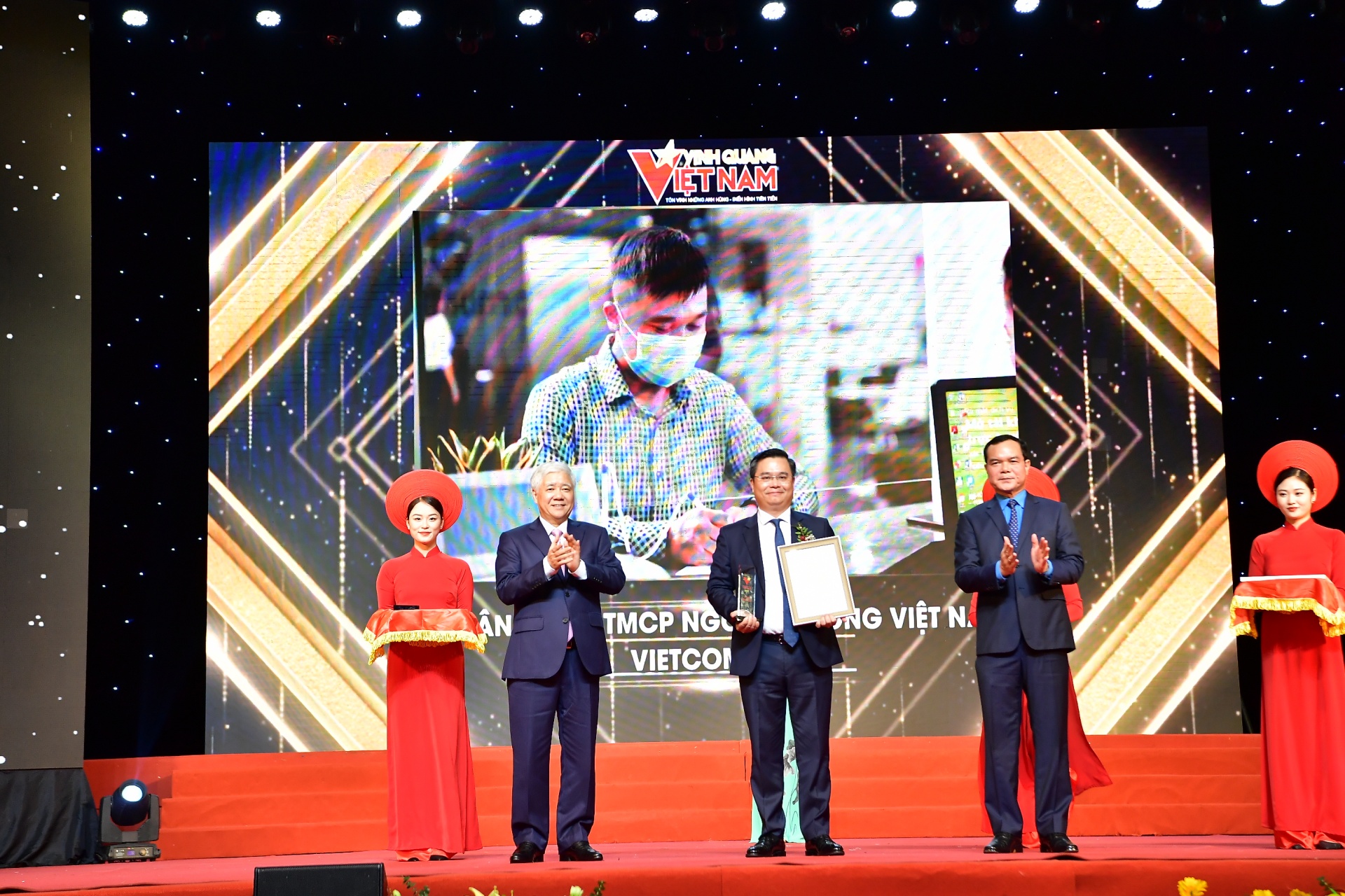 Công đoàn Vietcombank: Góp phần tạo dựng thương hiệu và phát triển văn hóa doanh nghiệp Công đoàn Vietcombank: Góp phần tạo dựng thương hiệu và phát triển văn hóa doanh nghiệp