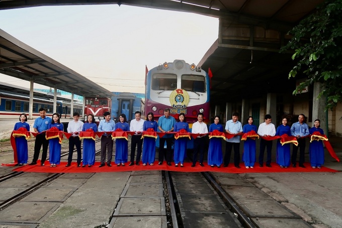 Khai trương đoàn tàu tuyên truyền chào mừng Đại hội XVI Công đoàn Đường sắt Việt Nam