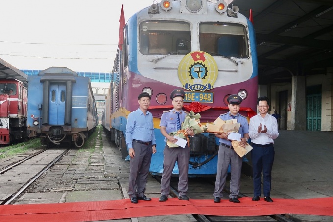 Khai trương đoàn tàu tuyên truyền chào mừng Đại hội XVI Công đoàn Đường sắt Việt Nam