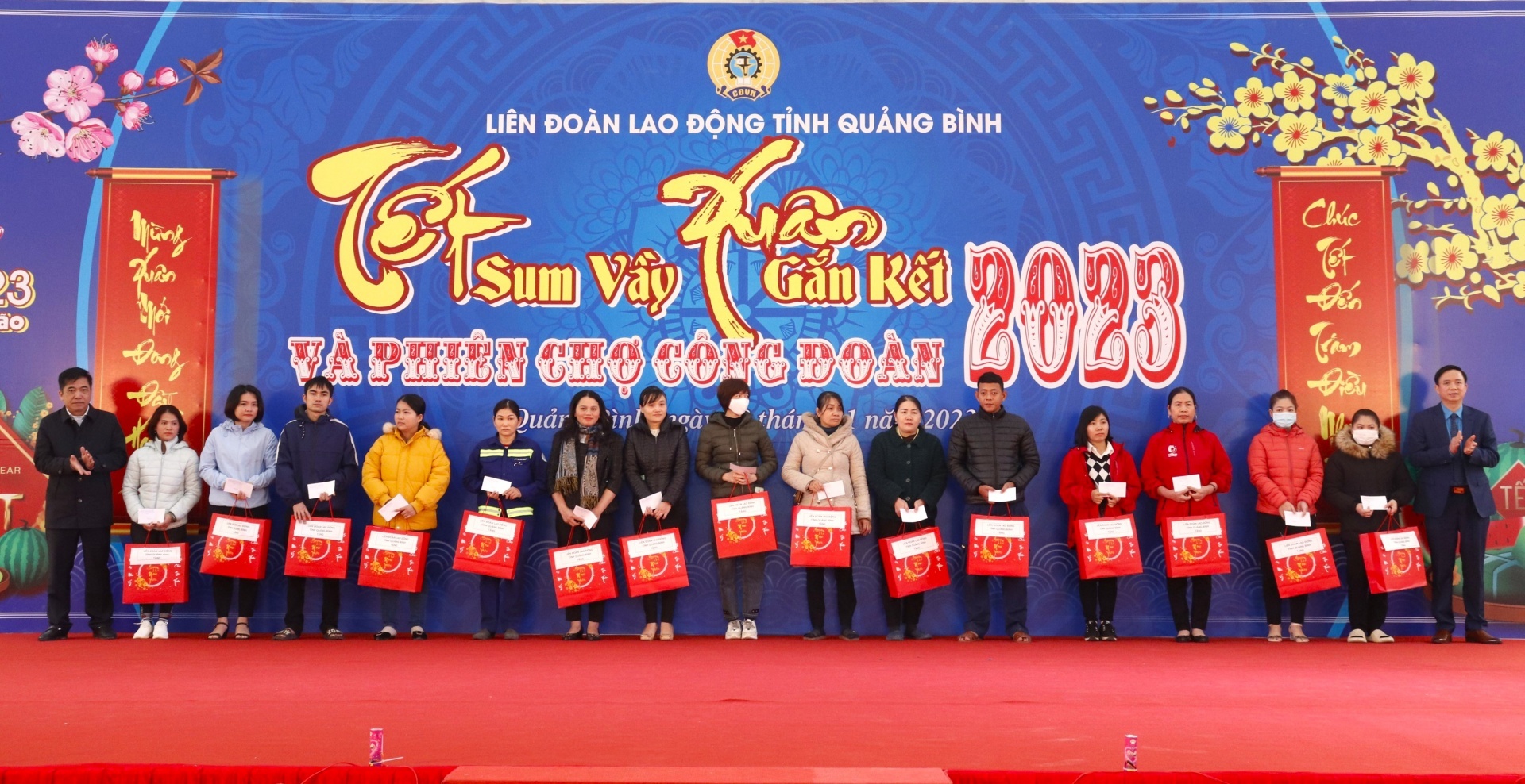 Công đoàn Quảng Bình: Hỗ trợ gần 10 tỉ đồng cho đoàn viên, NLĐ có hoàn cảnh khó khăn Công đoàn Quảng Bình: Hỗ trợ gần 10 tỉ đồng cho đoàn viên, NLĐ có hoàn cảnh khó khăn