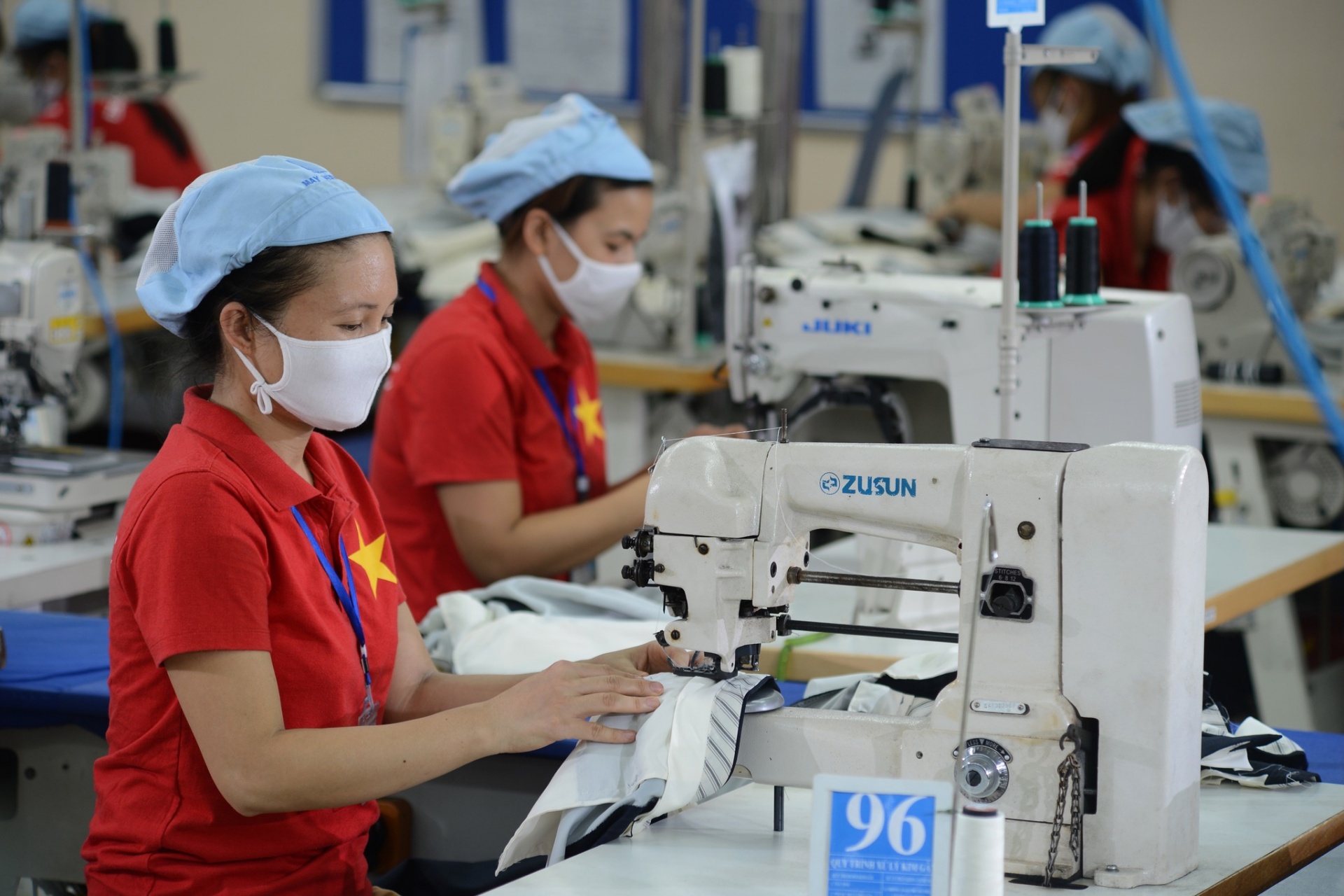 Tổng công ty May 10 tuyển dụng nhân viên bán hàng thời trang và quản lý đơn hàng