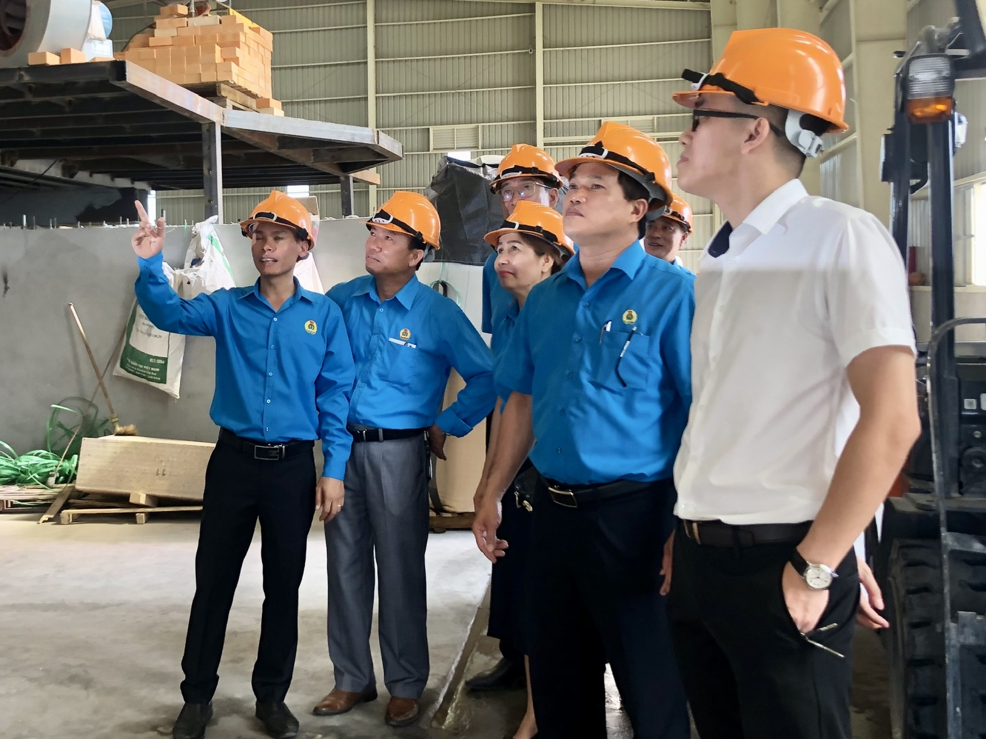 Công đoàn Thừa Thiên Huế: Hơn 11 tỉ đồng chăm lo đoàn viên, NLĐ trong 6 tháng đầu năm Công đoàn Thừa Thiên Huế: Hơn 11 tỉ đồng chăm lo đoàn viên, NLĐ trong 6 tháng đầu năm