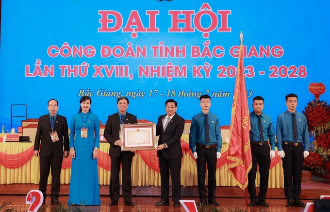 Xây dựng đội ngũ cán bộ công đoàn tâm huyết, trách nhiệm Xây dựng đội ngũ cán bộ công đoàn tâm huyết, trách nhiệm
