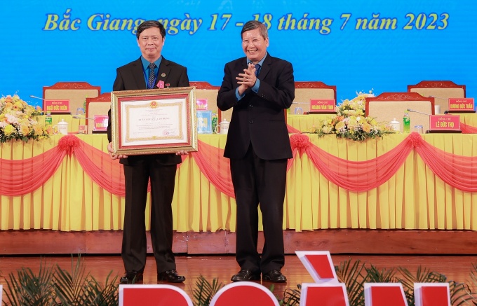 Xây dựng đội ngũ cán bộ công đoàn tâm huyết, trách nhiệm Xây dựng đội ngũ cán bộ công đoàn tâm huyết, trách nhiệm