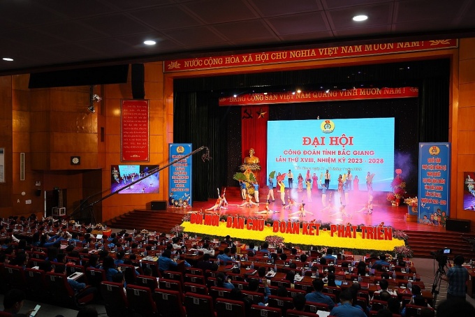 Xây dựng đội ngũ cán bộ công đoàn tâm huyết, trách nhiệm Xây dựng đội ngũ cán bộ công đoàn tâm huyết, trách nhiệm