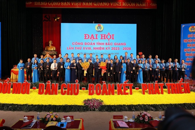 Xây dựng đội ngũ cán bộ công đoàn tâm huyết, trách nhiệm Xây dựng đội ngũ cán bộ công đoàn tâm huyết, trách nhiệm