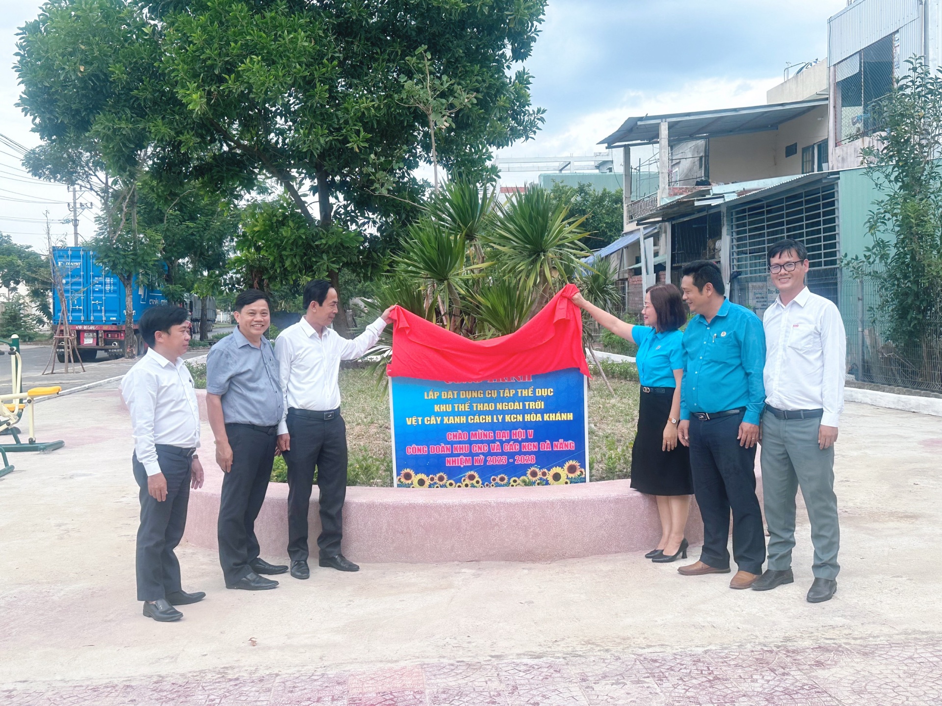 Đây là công trình chào mừng Đại hội Công đoàn Khu CNC và các KCN Đà Nẵng lần thứ V, nhiệm kỳ 2023 – 2028. Ảnh: PHAN NGUYÊN Đây là công trình chào mừng Đại hội Công đoàn Khu CNC và các KCN Đà Nẵng lần thứ V, nhiệm kỳ 2023 – 2028. Ảnh: PHAN NGUYÊN