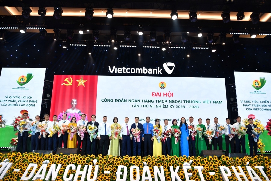 BCH Công đoàn Vietcombank khóa VI, nhiệm kỳ 2023 - 2028 ra mắt tại Đại hội BCH Công đoàn Vietcombank khóa VI, nhiệm kỳ 2023 - 2028 ra mắt tại Đại hội