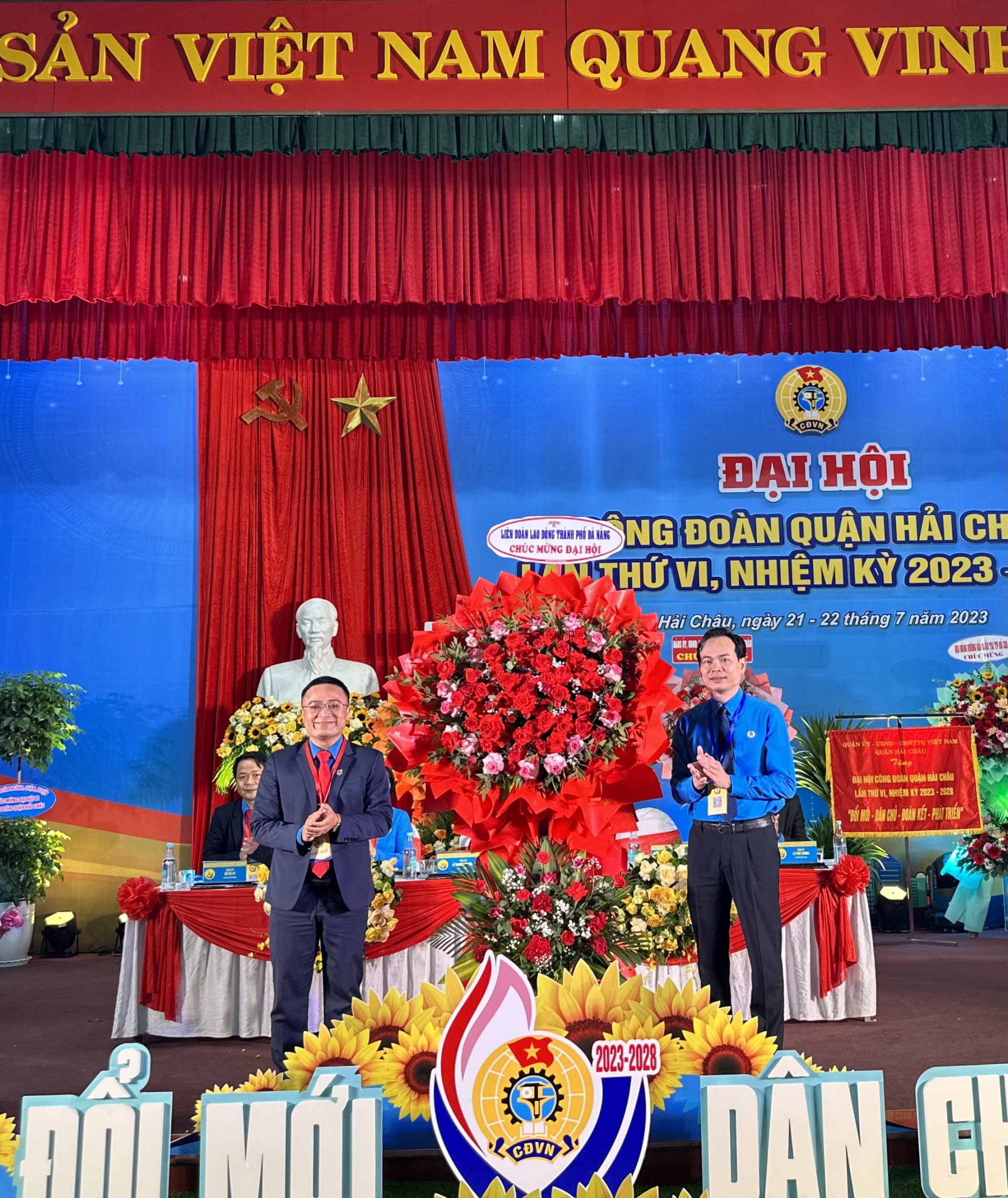 Đồng chí Lữ Trọng Phương tái đắc cử Chủ tịch LĐLĐ quận Hải Châu khóa VI Đồng chí Lữ Trọng Phương tái đắc cử Chủ tịch LĐLĐ quận Hải Châu khóa VI