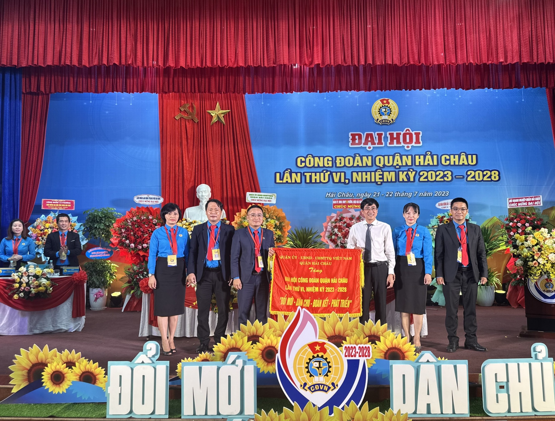 Đồng chí Lữ Trọng Phương tái đắc cử Chủ tịch LĐLĐ quận Hải Châu khóa VI Đồng chí Lữ Trọng Phương tái đắc cử Chủ tịch LĐLĐ quận Hải Châu khóa VI