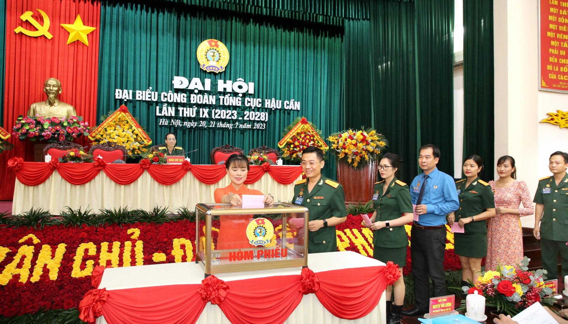 Đại hội IX Công đoàn Tổng cục Hậu cần: Tận dụng thời cơ - vượt qua thách thức Đại hội IX Công đoàn Tổng cục Hậu cần: Tận dụng thời cơ - vượt qua thách thức
