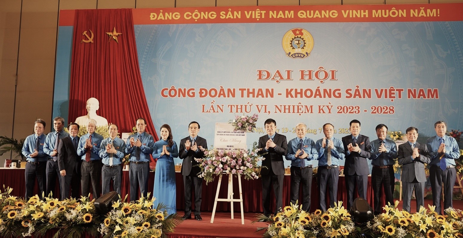 Đại hội Công đoàn TKV lần thứ VI: Thực sự “Đổi mới - Dân chủ - Đoàn kết - Phát triển” Đại hội Công đoàn TKV lần thứ VI: Thực sự “Đổi mới - Dân chủ - Đoàn kết - Phát triển”
