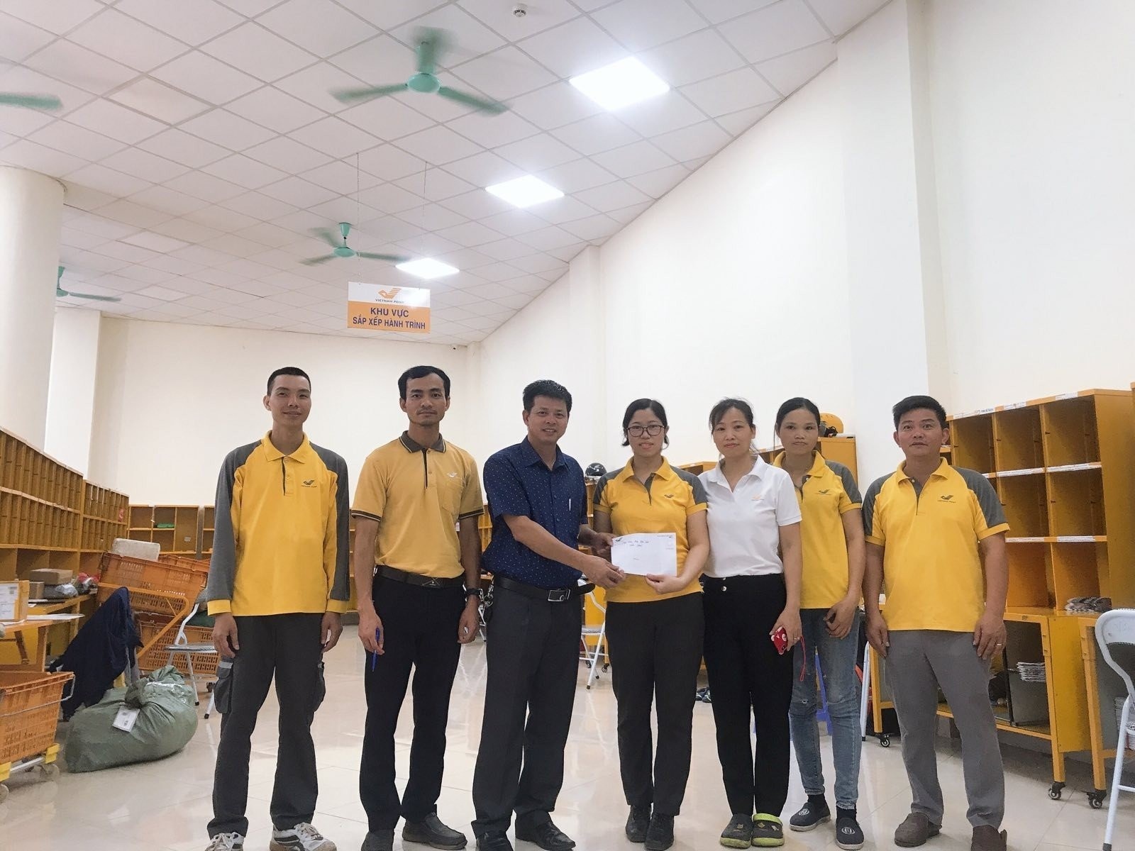 Bưu điện tỉnh Vĩnh Phúc tuyển dụng bưu tá, thu nhập lên tới 10 triệu/tháng