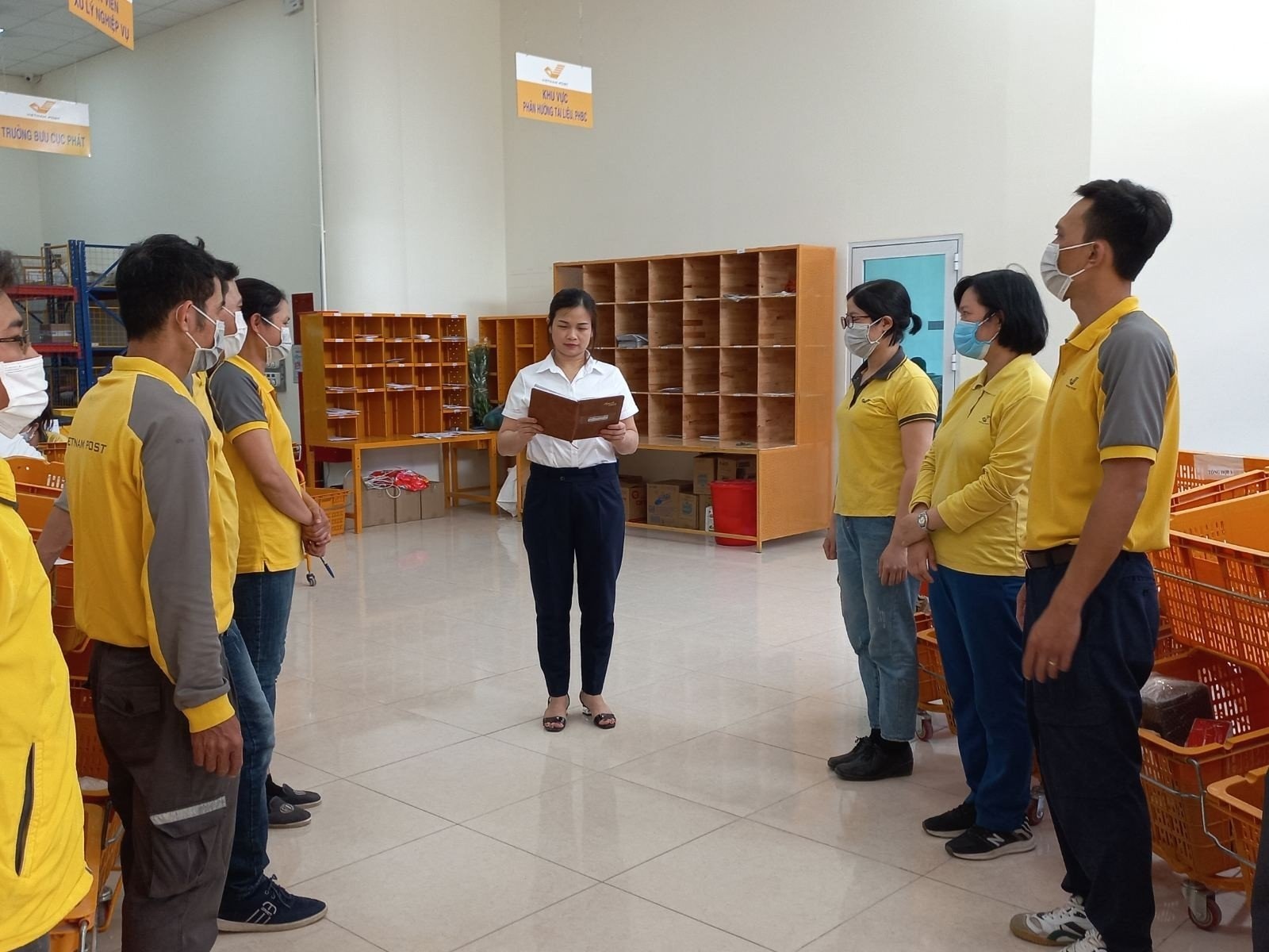 Bưu điện tỉnh Vĩnh Phúc tuyển dụng bưu tá, thu nhập lên tới 10 triệu/tháng