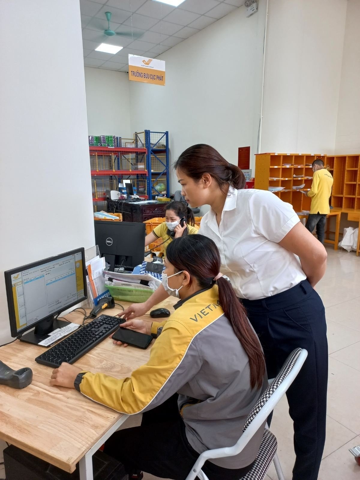 Bưu điện tỉnh Vĩnh Phúc tuyển dụng bưu tá, thu nhập lên tới 10 triệu/tháng