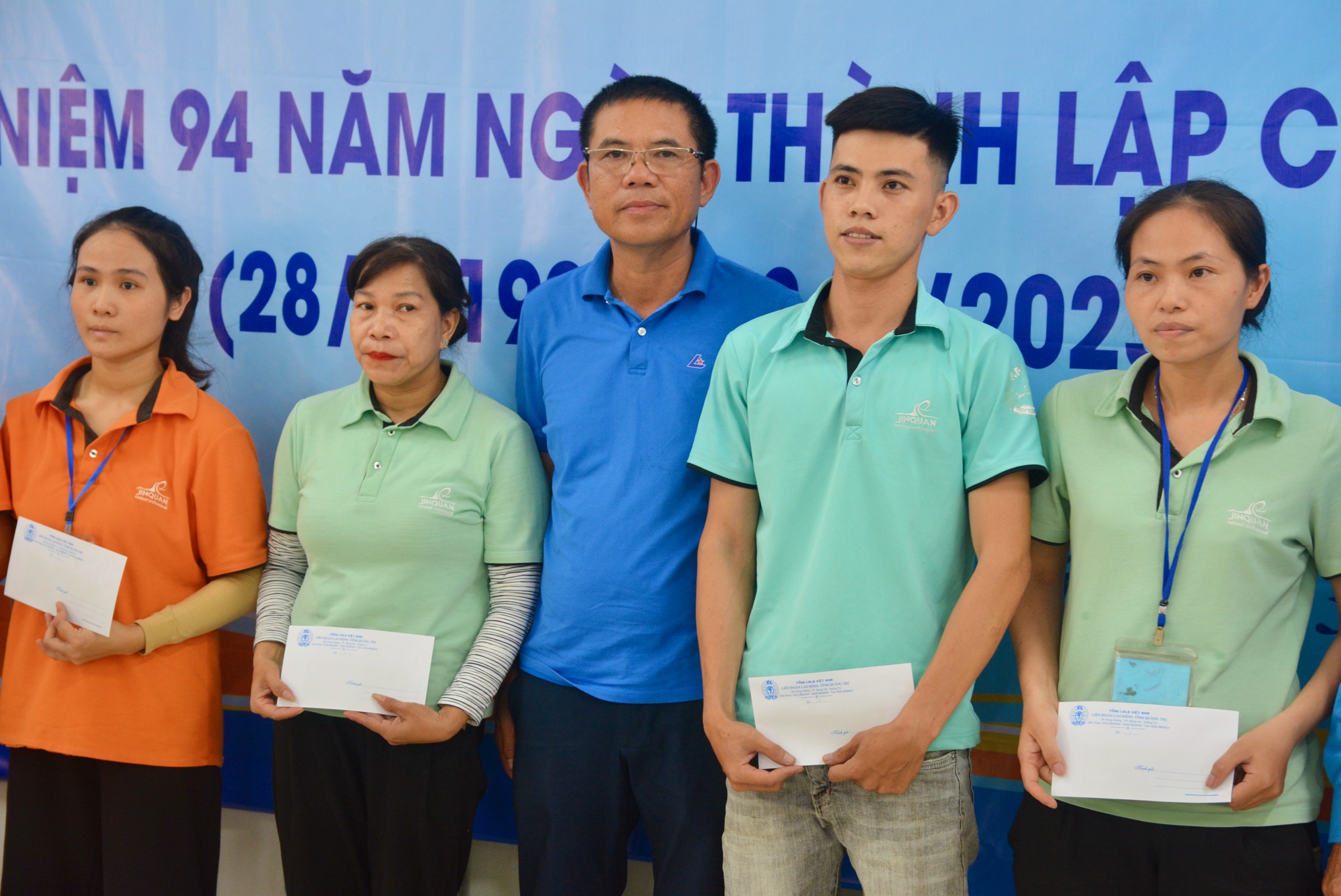 Ấm lòng “Bữa cơm công đoàn” do LĐLĐ Quảng Trị, Tạp chí Lao động và Công đoàn tổ chức