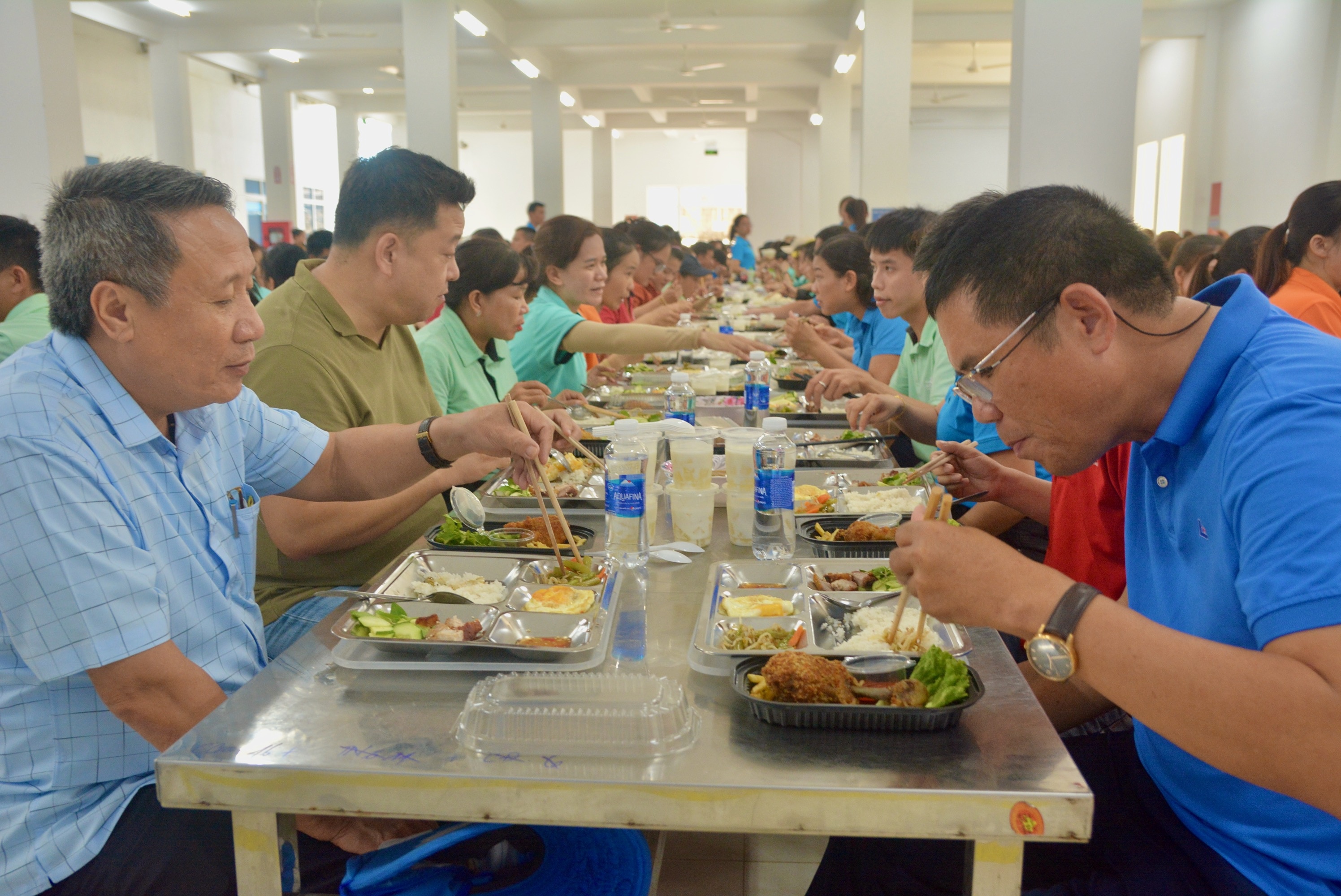 Ấm lòng “Bữa cơm công đoàn” do LĐLĐ Quảng Trị, Tạp chí Lao động và Công đoàn tổ chức