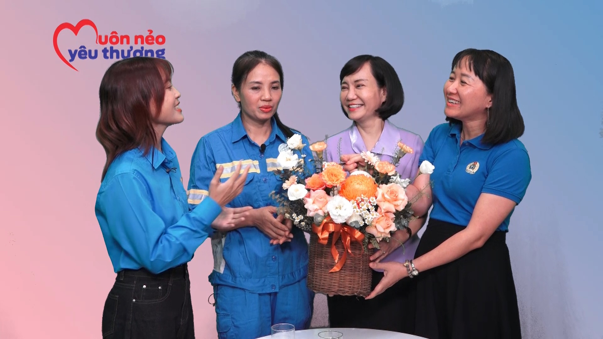 “Muôn nẻo yêu thương”: Những câu chuyện về nữ CNVCLĐ xây dựng gia đình hạnh phúc