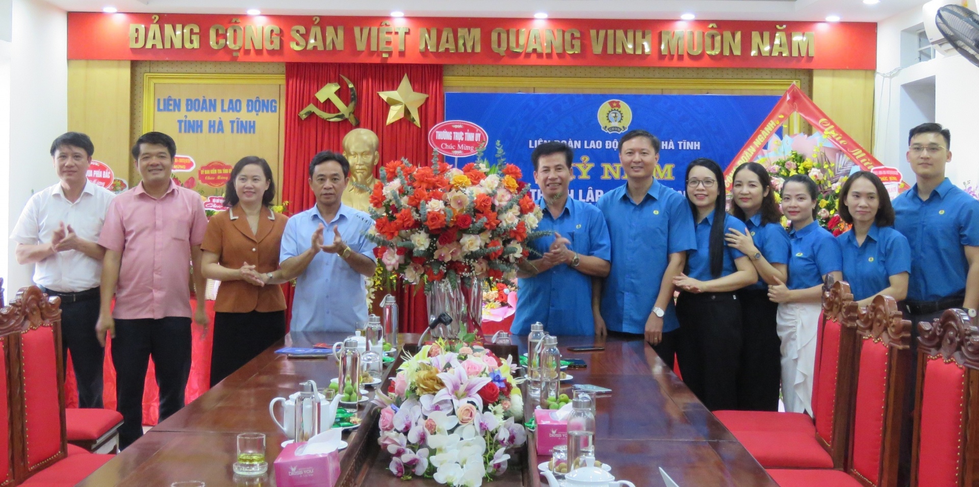 Lãnh đạo tỉnh chúc mừng tổ chức Công đoàn nhân kỷ niệm ngày thành lập Lãnh đạo tỉnh Hà Tĩnh chúc mừng ngày thành lập tổ chức Công đoàn