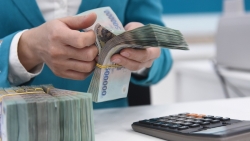 Thủ tướng yêu cầu tiếp tục giảm lãi suất cho vay, tăng hạn mức tín dụng