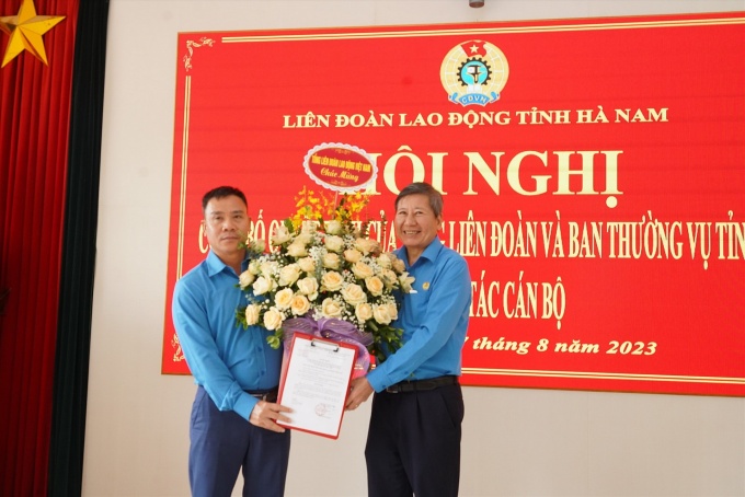 Đồng chí Lê Văn Hà giữ chức Chủ tịch LĐLĐ tỉnh Hà Nam Đồng chí Lê Văn Hà giữ chức Chủ tịch LĐLĐ tỉnh Hà Nam